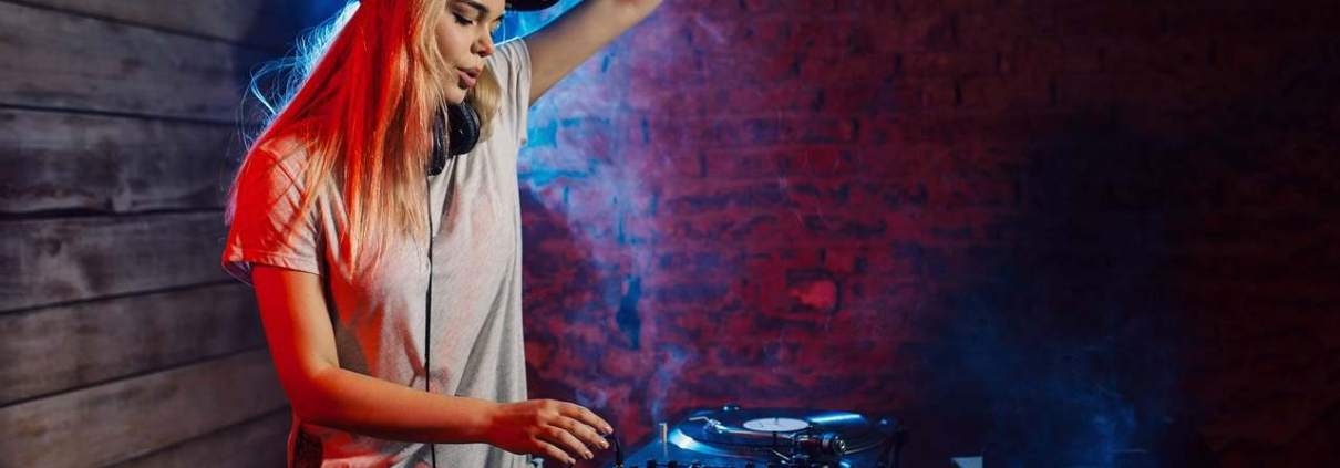 dj-devojka-klub-mikseta