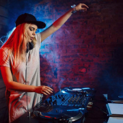 dj-devojka-klub-mikseta