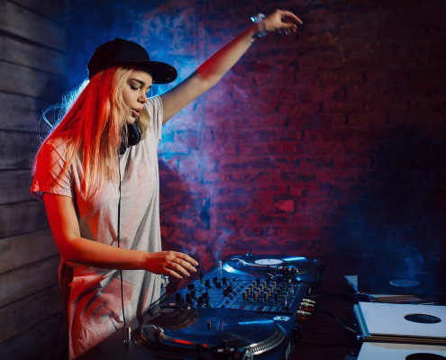 dj-devojka-klub-mikseta