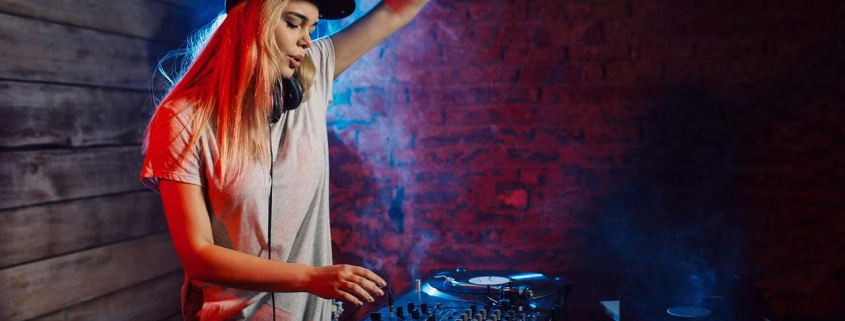 dj-devojka-klub-mikseta
