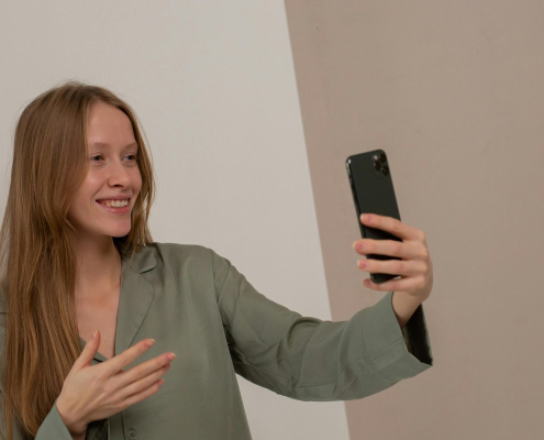 koristite-mobilni-telefon-za-zabavu