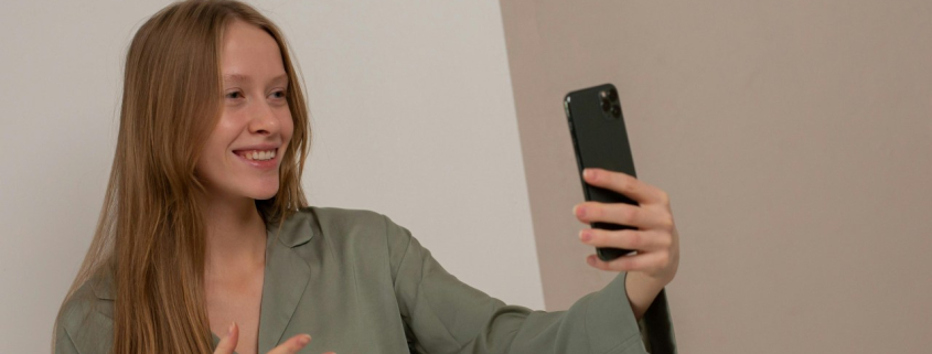 koristite-mobilni-telefon-za-zabavu